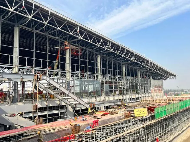 Structar stàilinn aotrom ro-làimh Stèiseanan rèile